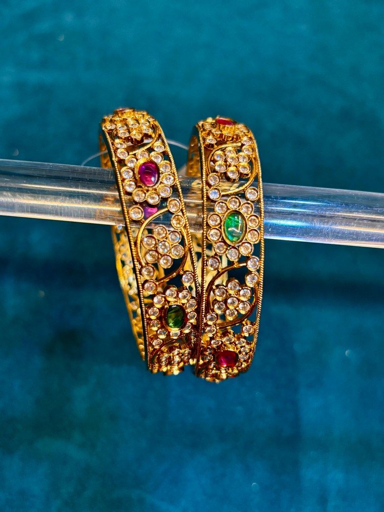 Antique bangles BN052