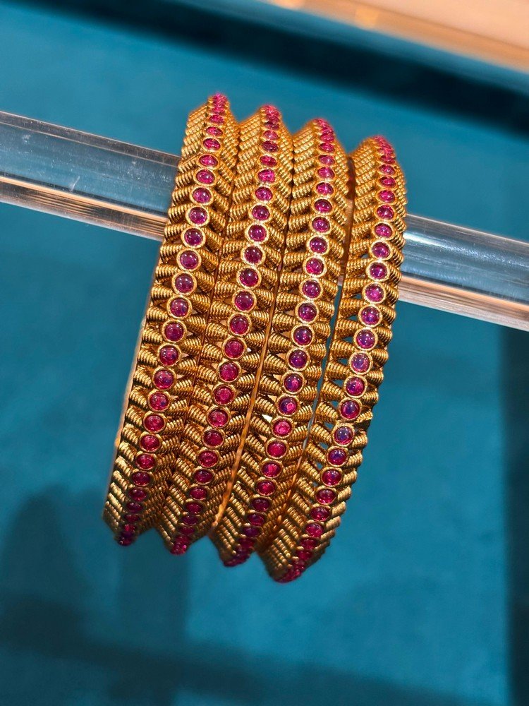 Antique bangles BN069